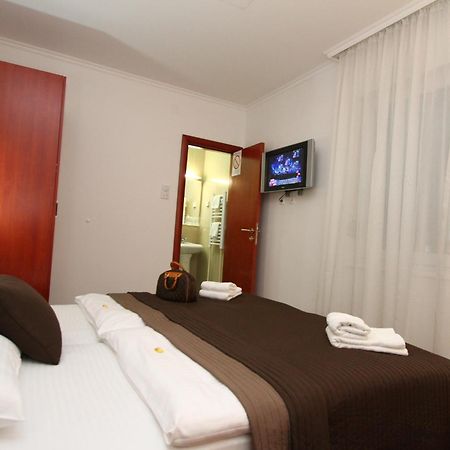 Guesthouse Villa Inn 수보티차 외부 사진